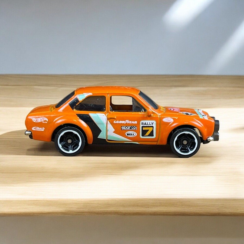 2014 Martell Hot Wheels‎ '70 Ford Escort RS 1600 (Orange Version) Diecast Car